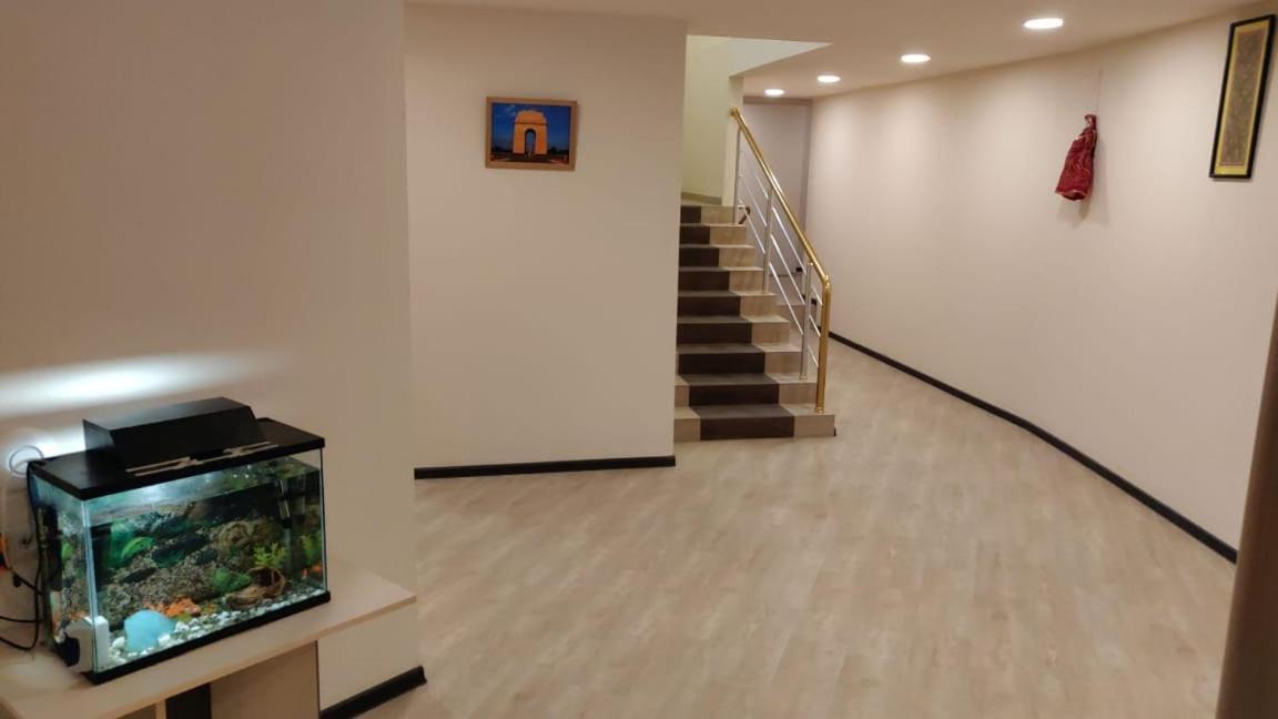 Shree Gopal Gayatri Lok Ξενοδοχείο Γιερεβάν Εξωτερικό φωτογραφία